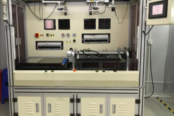 Laminating machine for touchscreen lamination process